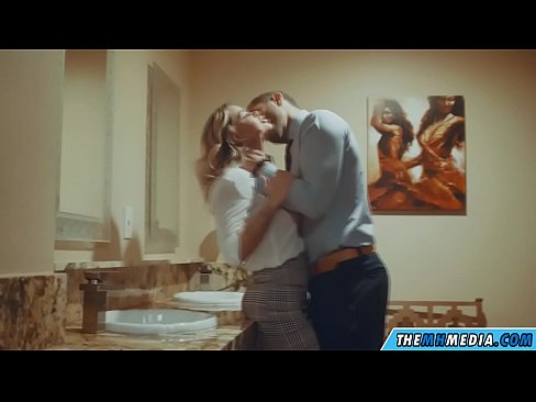 ❤️ Калі грудастая бландынка спакушае цябе ў грамадскім туалете Сэкс у нас be.pornogroupp.ru